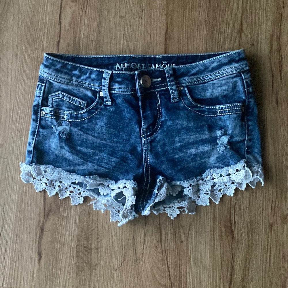 Almost Famous Size 1 Women’s Daisy Dukes